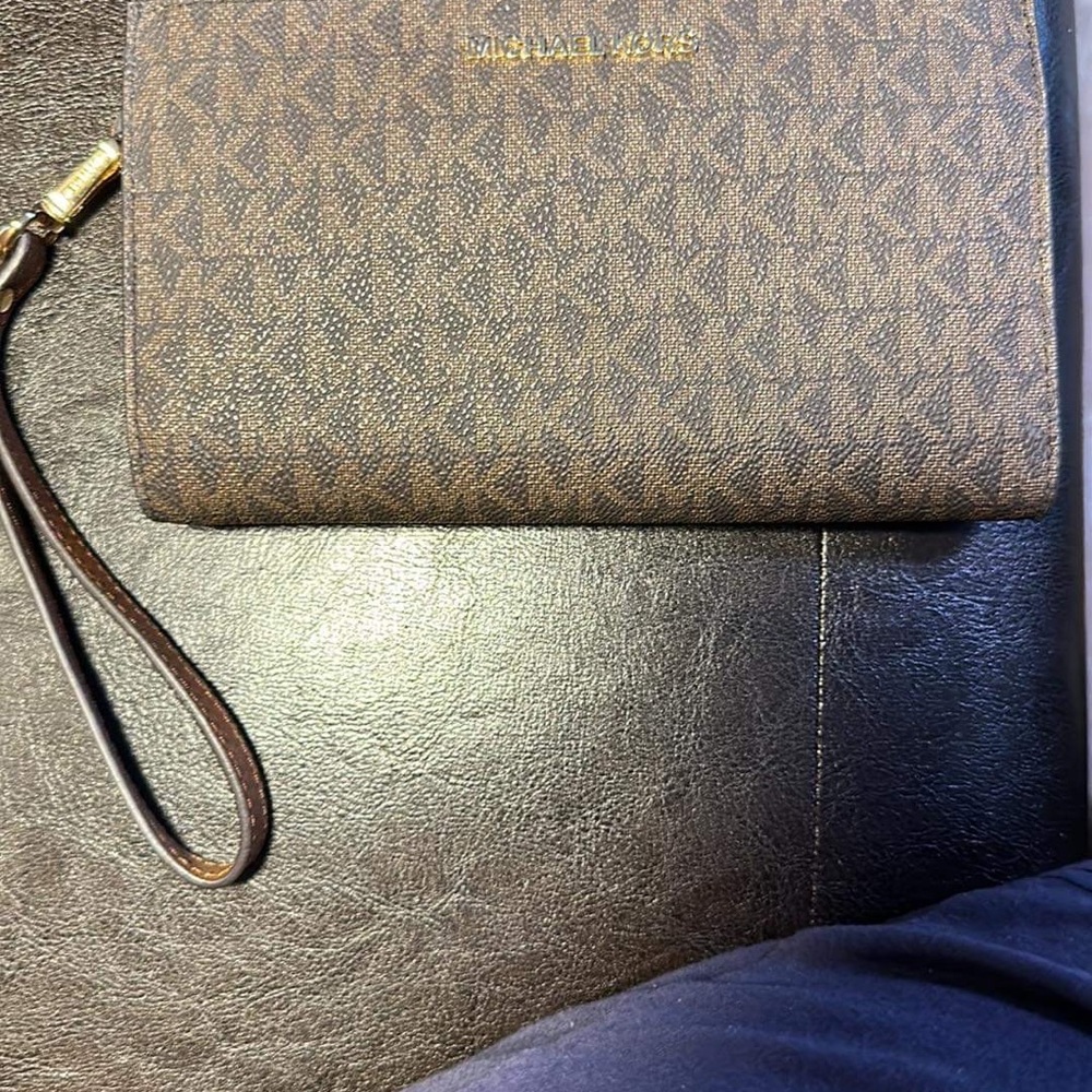 Michael Kors wallet. Double Zippy.